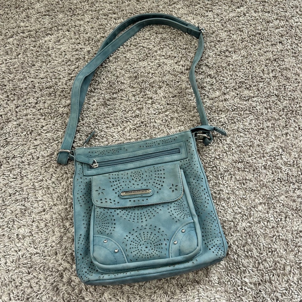 Stone Mountain USA Blue Laser Cut Floral Crossbody Bag Faux Leather Boho‎ Pocket